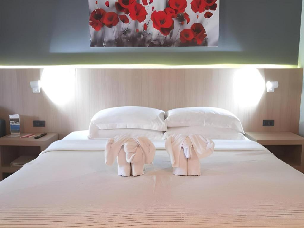 Ramada By Wyndham Phuket Southsea Hotel Karon Ngoại thất bức ảnh