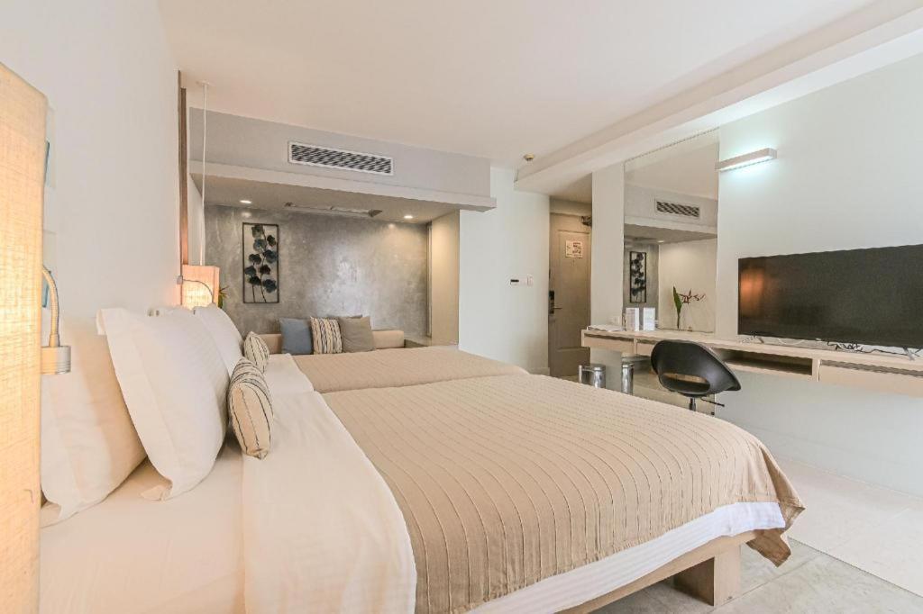 Ramada By Wyndham Phuket Southsea Hotel Karon Ngoại thất bức ảnh